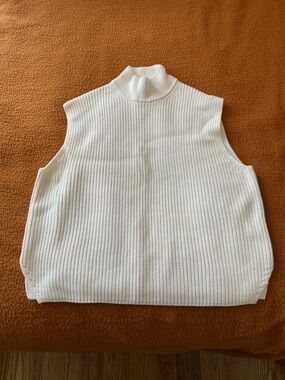 Abercrombie & Fitch Cream Ribbed Sleeveless Turtleneck Vest